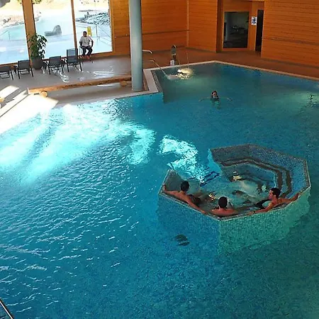 Apartment Sleeps 6 Pool Wifi